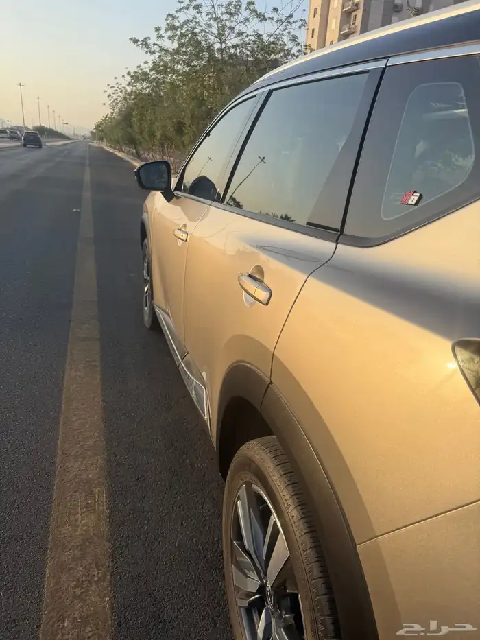 نيسان إكس تريل فل كامل سقف اسود جلد جملي 5