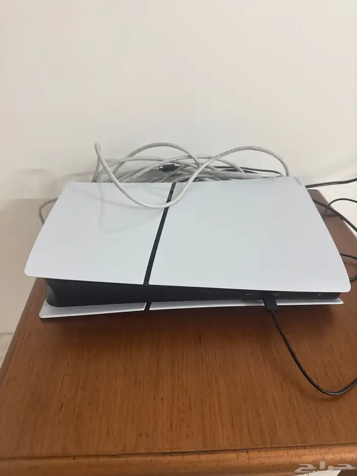 بلاستيشن 5 مع يد وحده استخدام شهرين 0