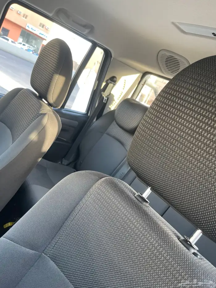 وانيت مهانيدرا 2022 ديزل قير اوتامتيك للبيع او الايجار 9