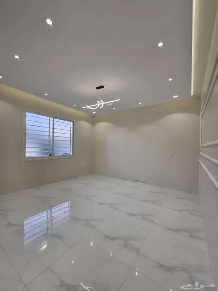 للبيع شقه ارضيه ببايكة سيارة وحوش وسيع ف ابها حي الزهور 3