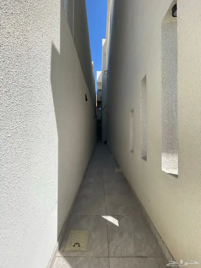 للبيع شقه دور ارضى بحوش وبايكة سياره موقع مميز شرق الخميس 3