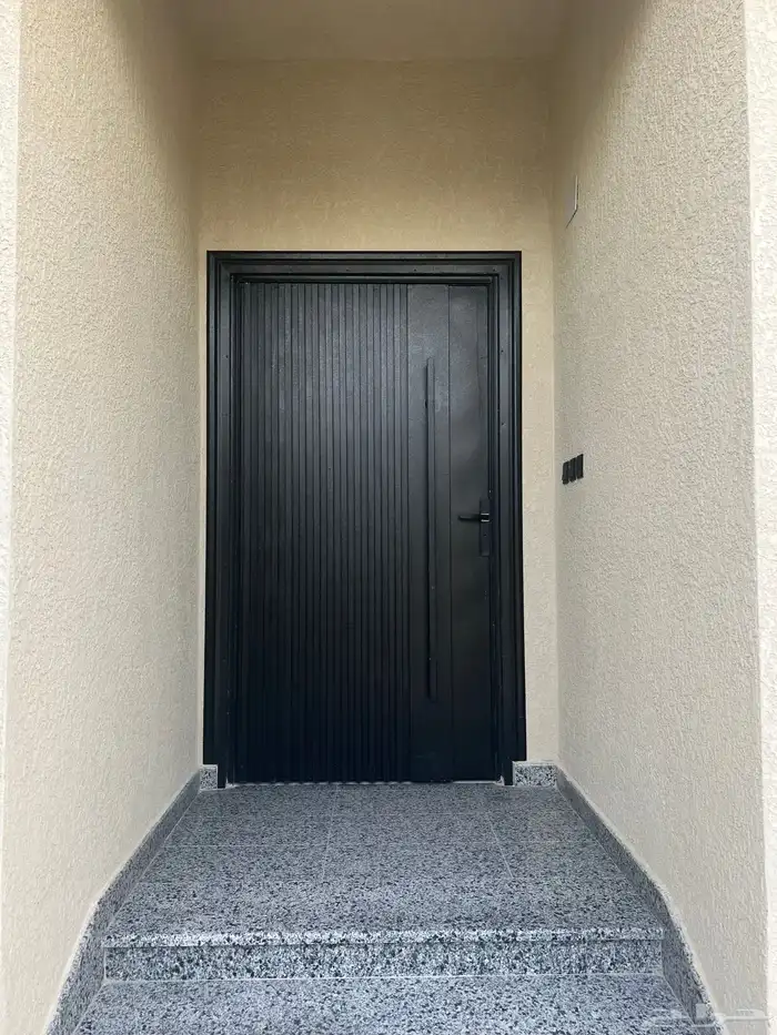 دور جديد للبيع بالعوينة موقع ممتاز وعلى الكود السعودي تامين 8