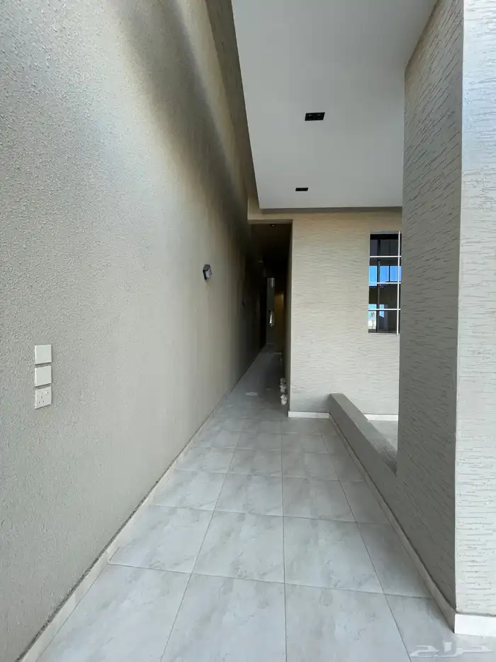 شقق ارضيه وعلويه تشطيب ممتاز واصل جميع الخدمات بحي المعارض 3