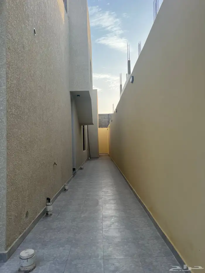 دور جديد للبيع بالعوينة موقع ممتاز وعلى الكود السعودي تامين 6