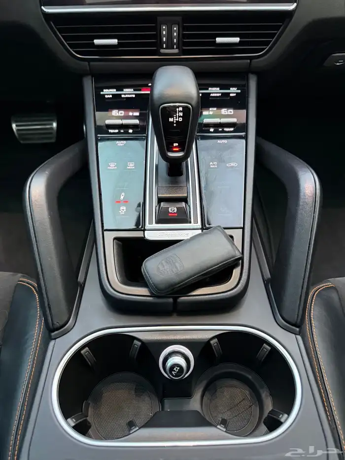 PORSCHE CAYENNE GTS 2022 35