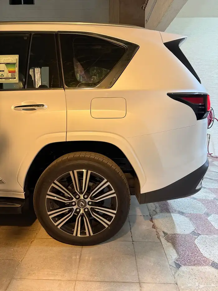 لكزس Lx600 BB 2025 اصفار 5