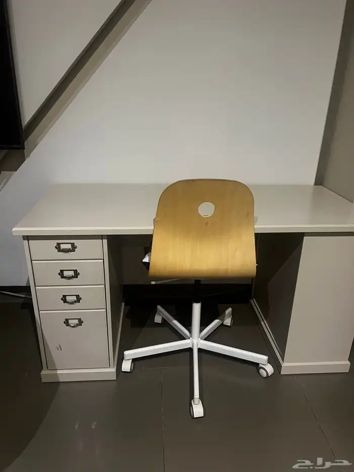 طاولة مكتب وكرسي مكتبي 2