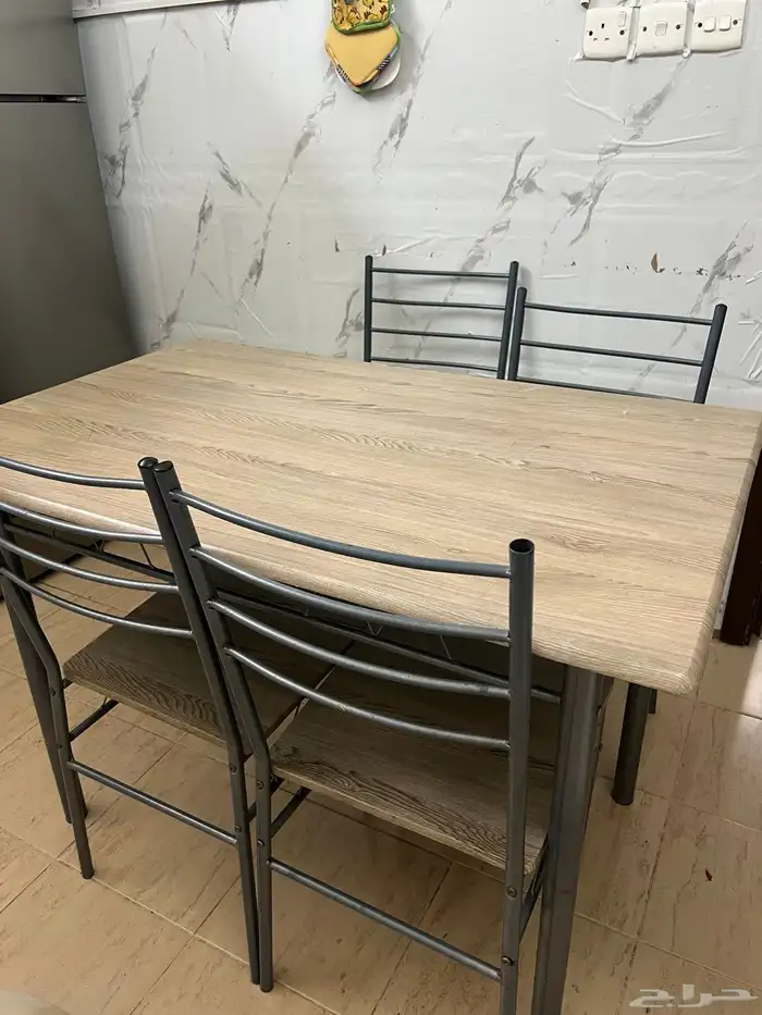 طاوله من هوم بوكس باربعه كراسي 2