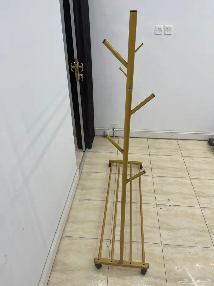 حامل ملابس بعجلات 1