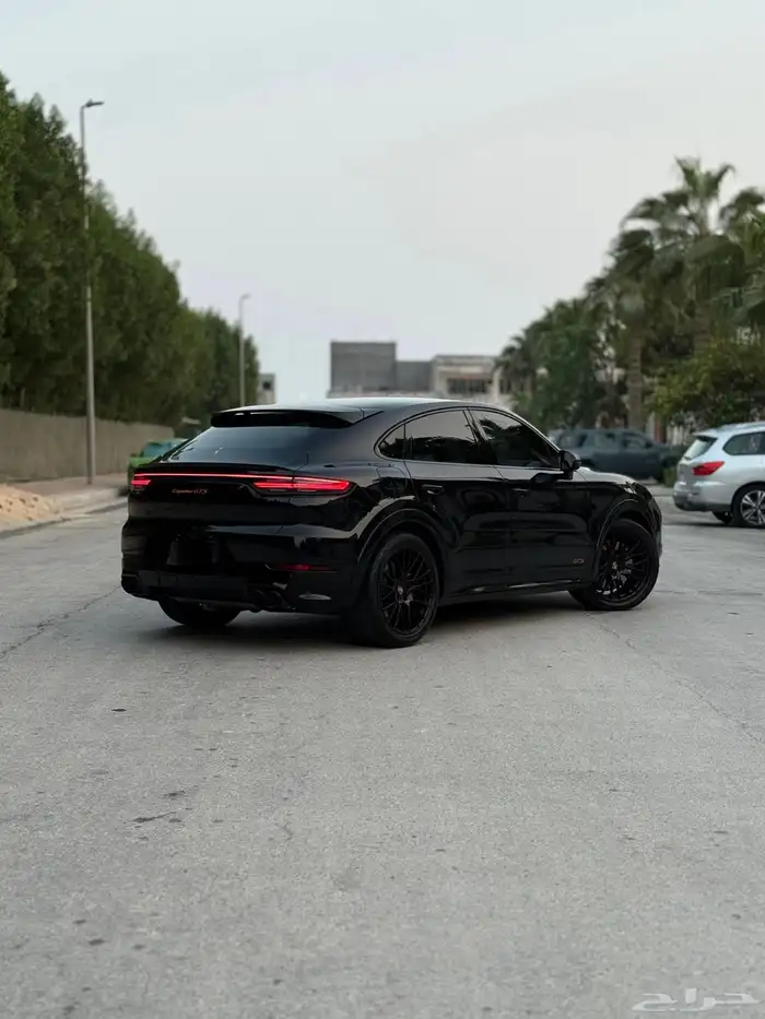 PORSCHE CAYENNE GTS 2022 40