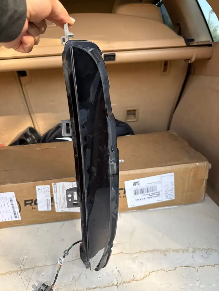 اصطب رنج روفر 2024 خلفي يمين مستعمل 4