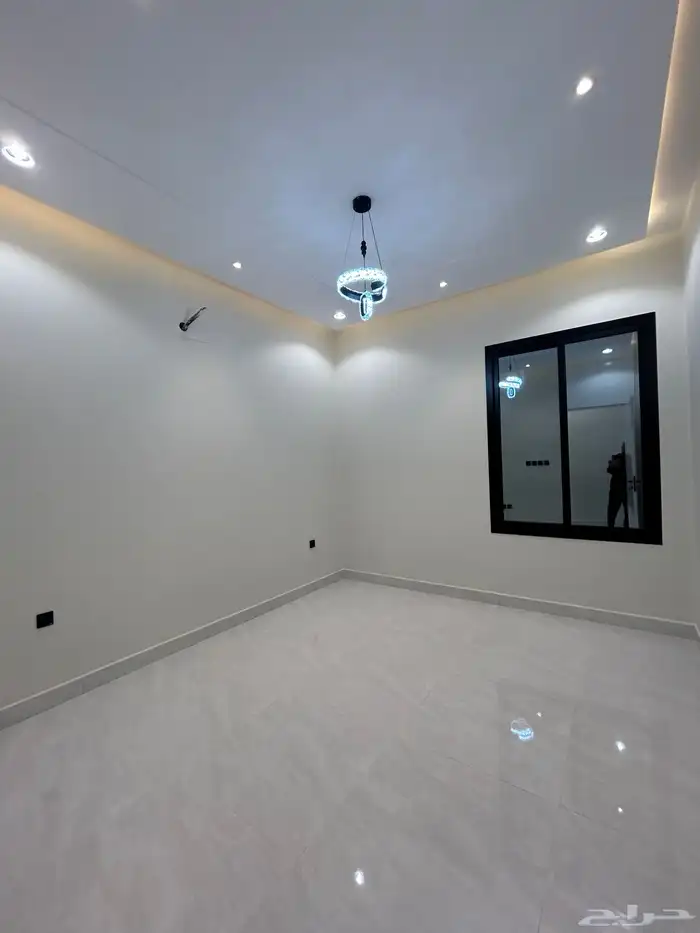 للبيع شقق علوية وأرضية تشطيب VIP أبها حي الزهورة 12