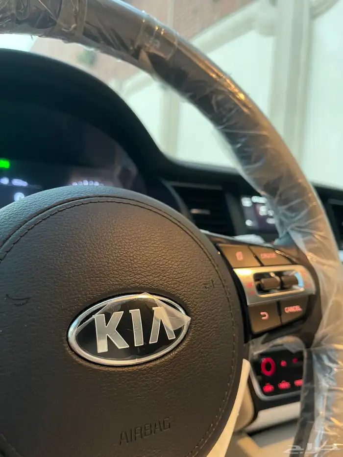 كيا كادينزا 2018 شبه الاصفار 60