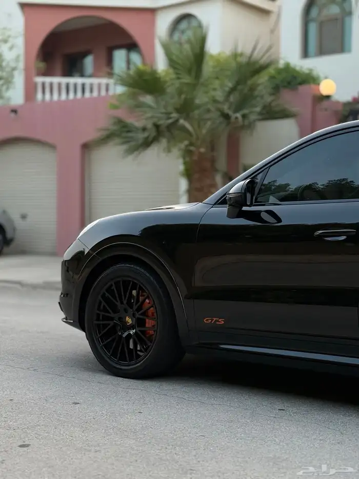 PORSCHE CAYENNE GTS 2022 11