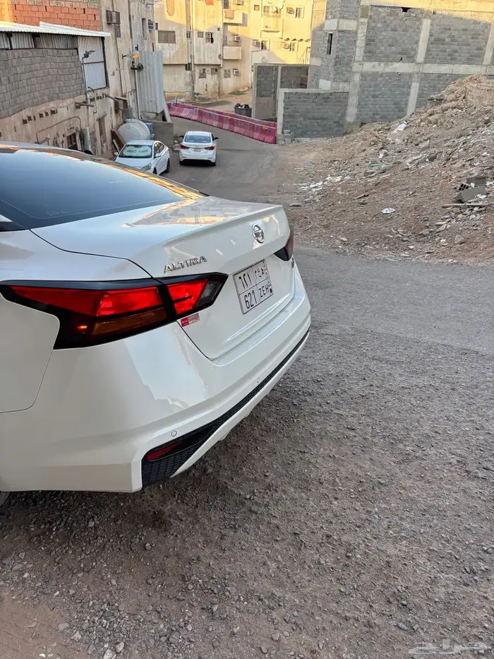 نيسان التيما 5