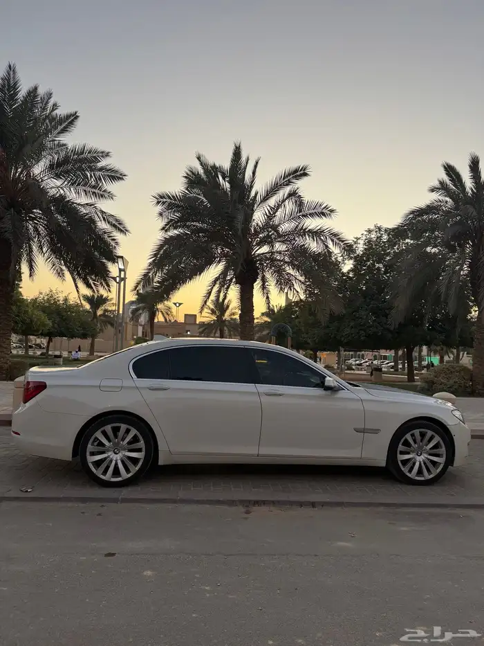 ابيض bmw 2014 الفئة 730 العملية 0