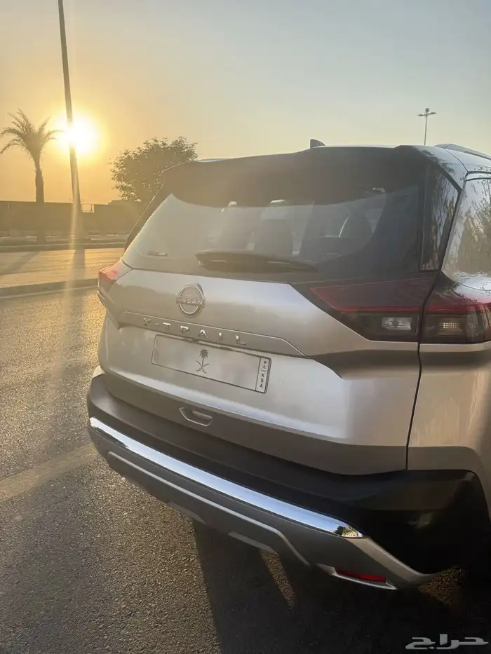 نيسان إكس تريل فل كامل سقف اسود جلد جملي 9