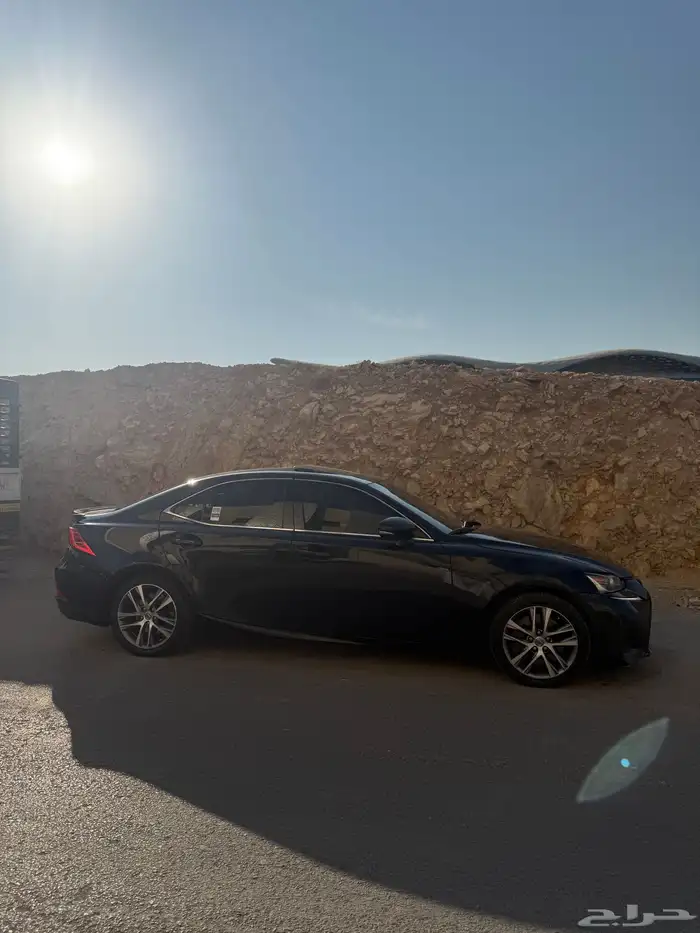 لكزس is300 2020 للبيع 2