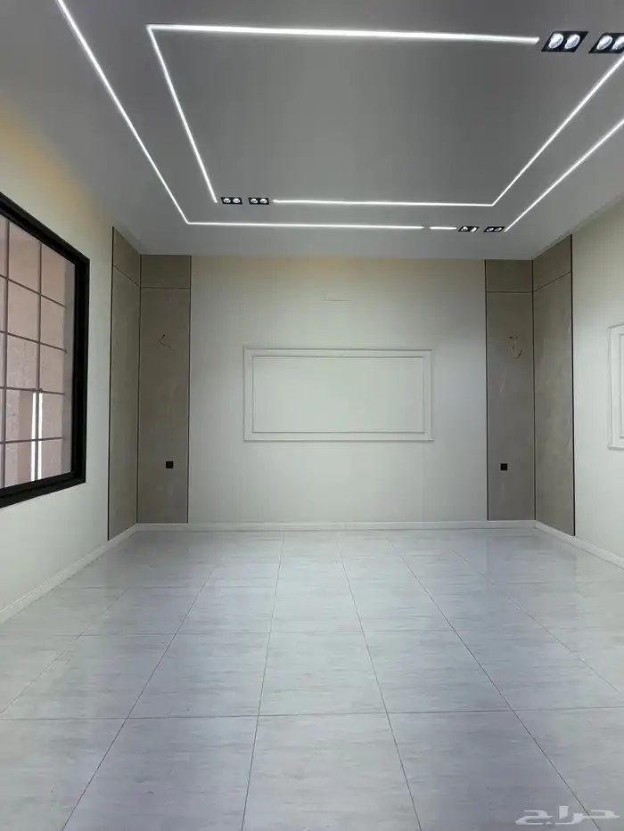 للبيع شقه دور ارضى بحوش وبايكة سياره موقع مميز شرق الخميس 8