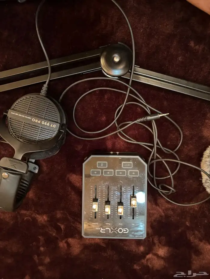 dt 990 pro 250 ohm   goxlr mini   podmic   psa 1 stand 7