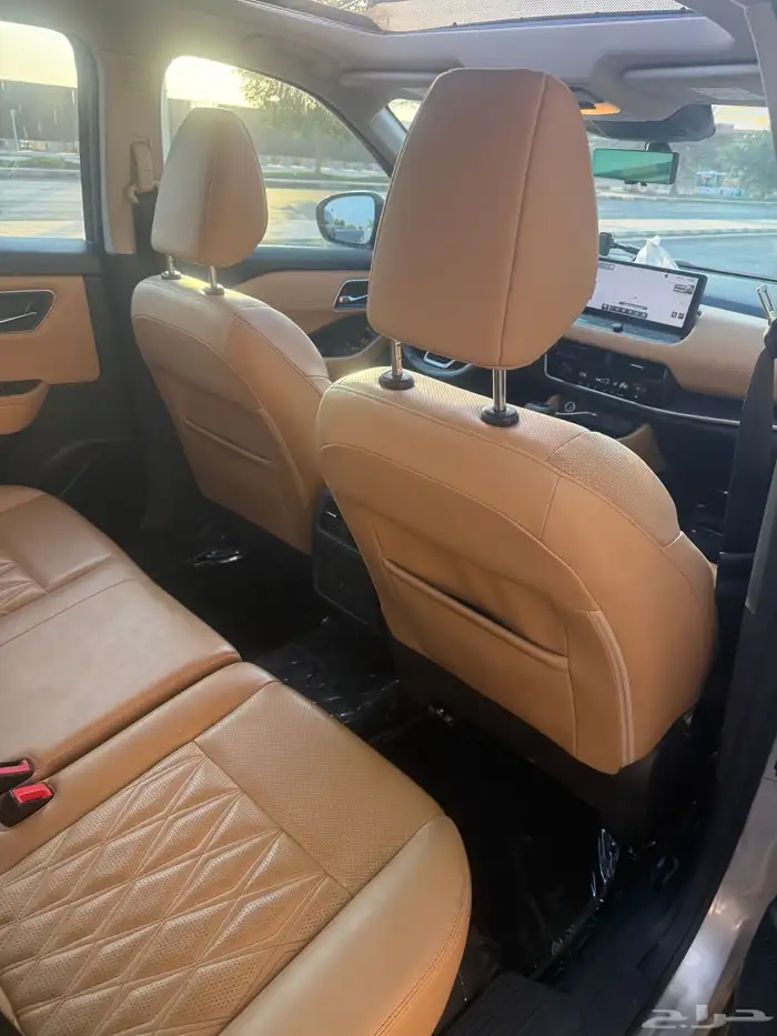 نيسان إكس تريل فل كامل سقف اسود جلد جملي 26