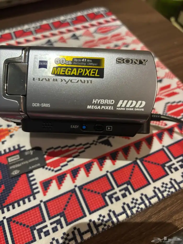 كميرا فديو وصور مع حقيبه وشاحن وسلك التلفزيون 0