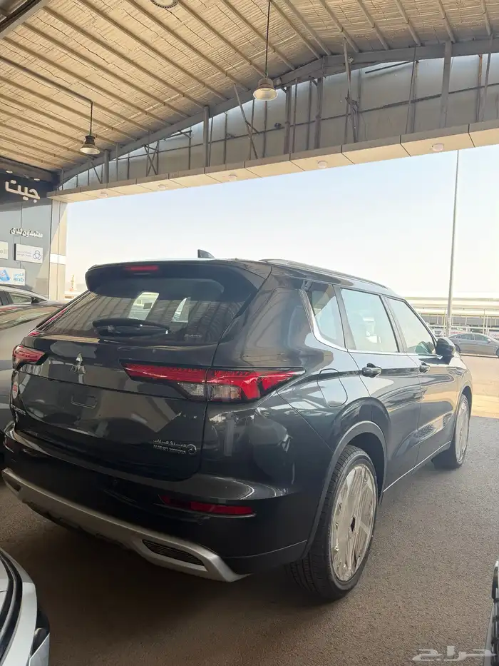 ميتسوبيشي اوتلاندر نص فل لاين 2025 8