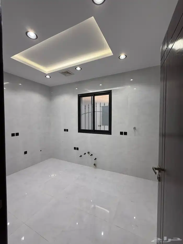 للبيع فلل فاخرة مكونه من دورين وملحق بمخطط 6 طريق الثمانين 20