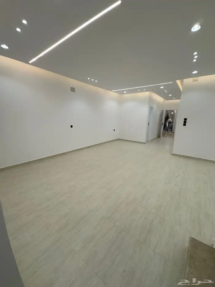 للبيع بأحد رفيده روف علوي دور ثاني مع ملحق تشطيب vip 10