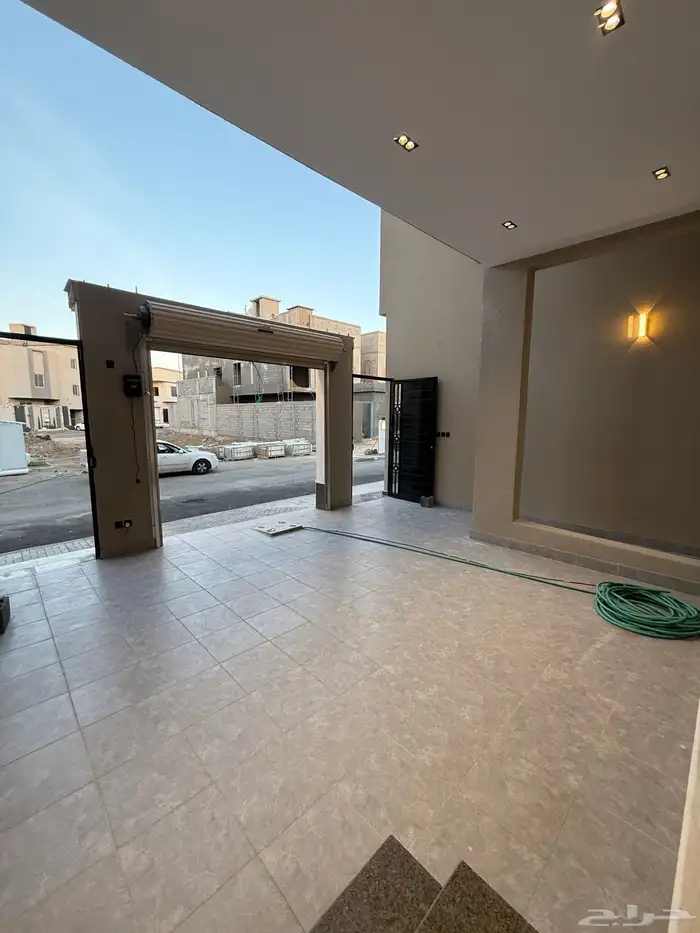 للبيع روف علويه بمدخل مستقل وشقه ارضيه مقابل نادي ضمك 5