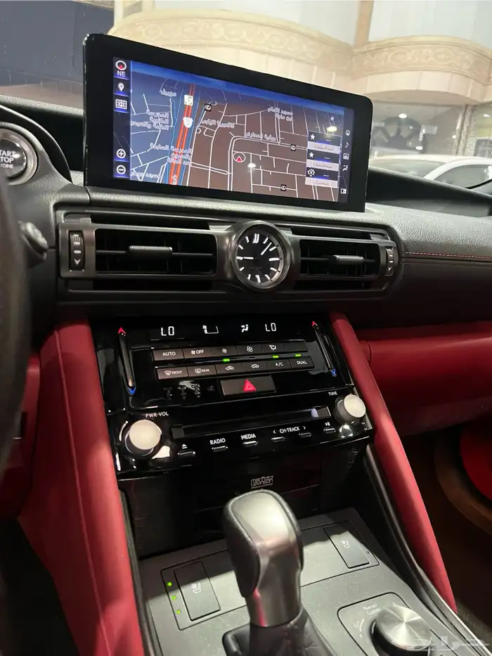 لكزس IS350 F 2024 سبورت شبه جديد ( الوكيل عبداللطيف جميل ) 13