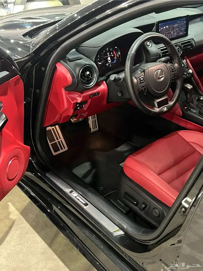 لكزس IS350 F 2024 سبورت شبه جديد ( الوكيل عبداللطيف جميل ) 6