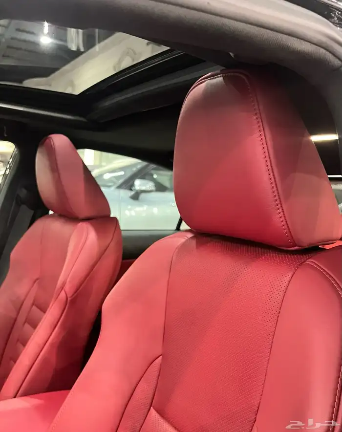 لكزس IS350 F 2024 سبورت شبه جديد ( الوكيل عبداللطيف جميل ) 10