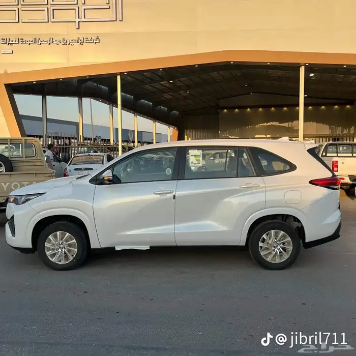 تويوتا انوفا 2025 GL بنزين 1