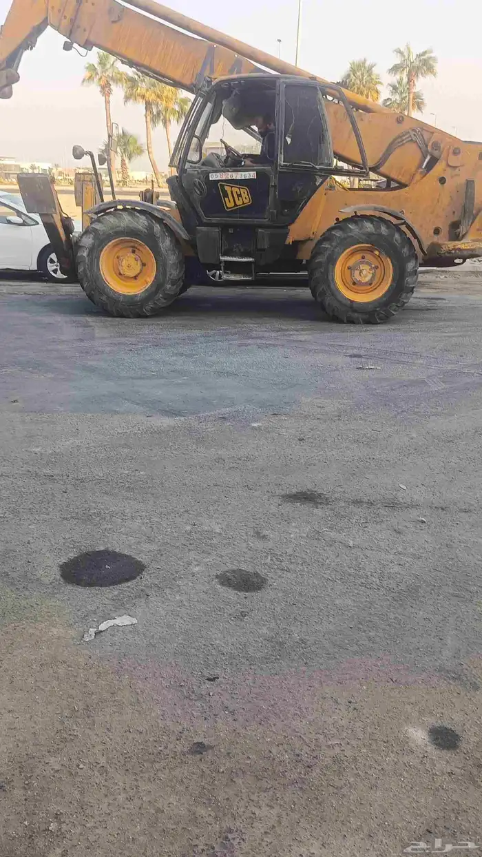 forkift boom truck available jaddah for rent daily weekly an 6