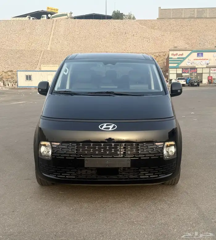 هونداي استاريا 2022 ديزل 12 راكب شبه جديد للبيع 1
