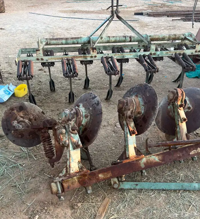 حراثه فيات 82 93 مع ملحقاتها معدات زراعية 2