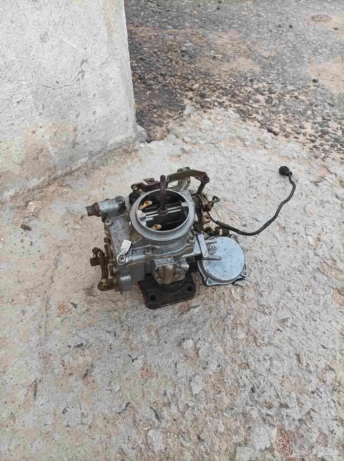 للبيع كربريتر هايلوكس 81 3