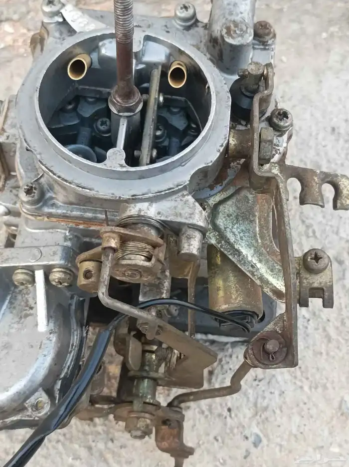 للبيع كربريتر هايلوكس 81 0