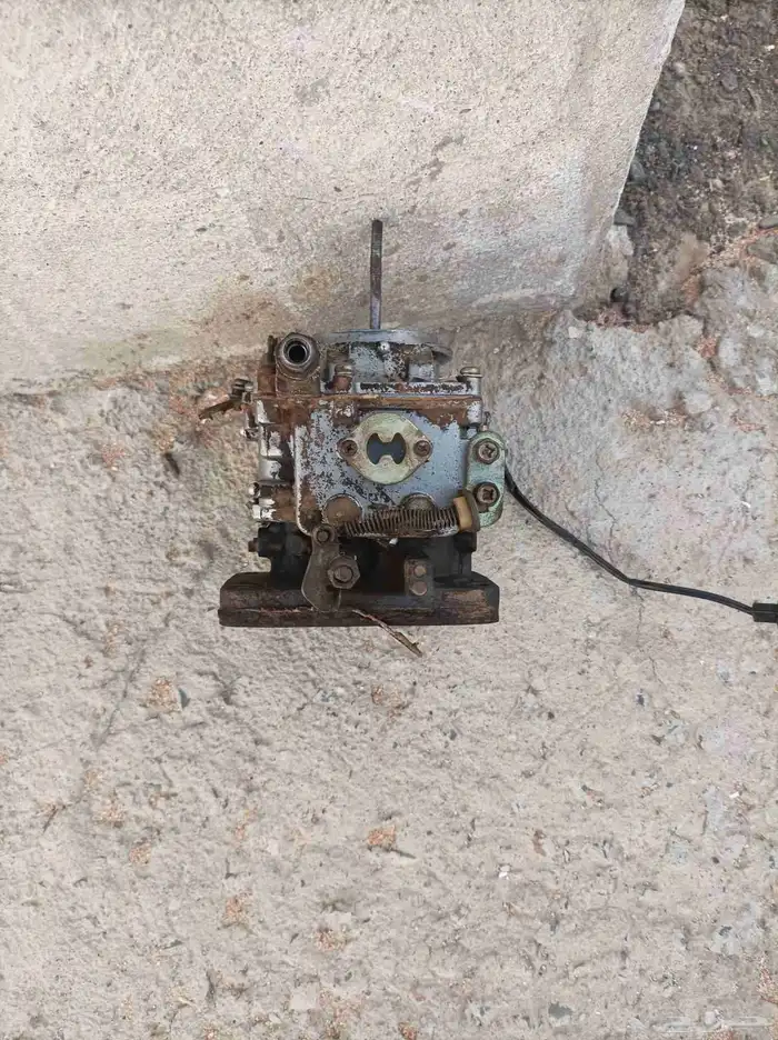 للبيع كربريتر هايلوكس 81 2