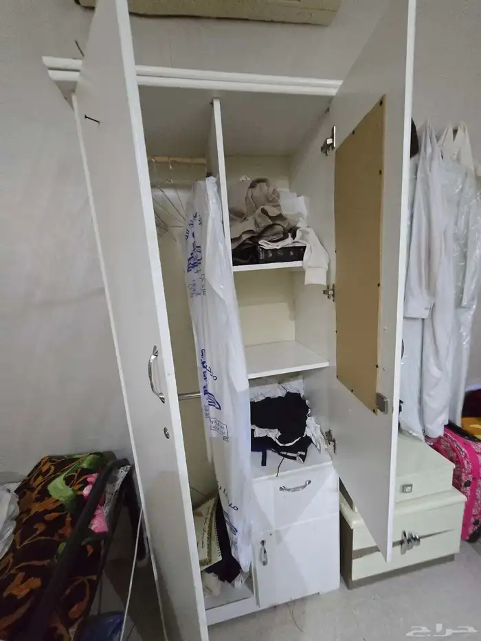 دولاب للبيع السعر 100 ريال ضلفتين 0