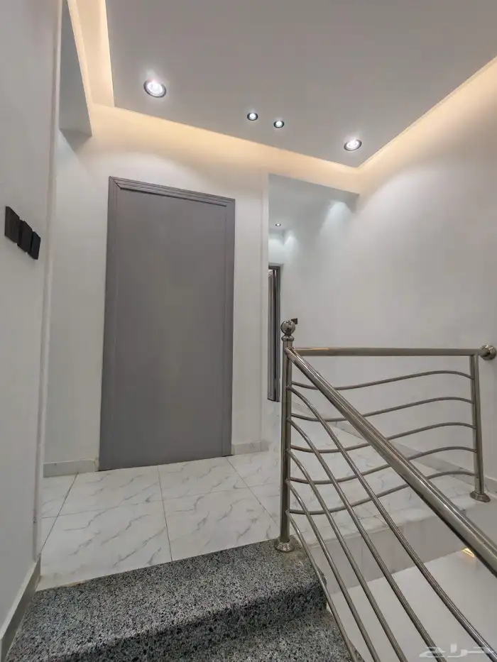 للبيع بشمال الخميس روف مع بايكه سياره ب 650 الف vip 25