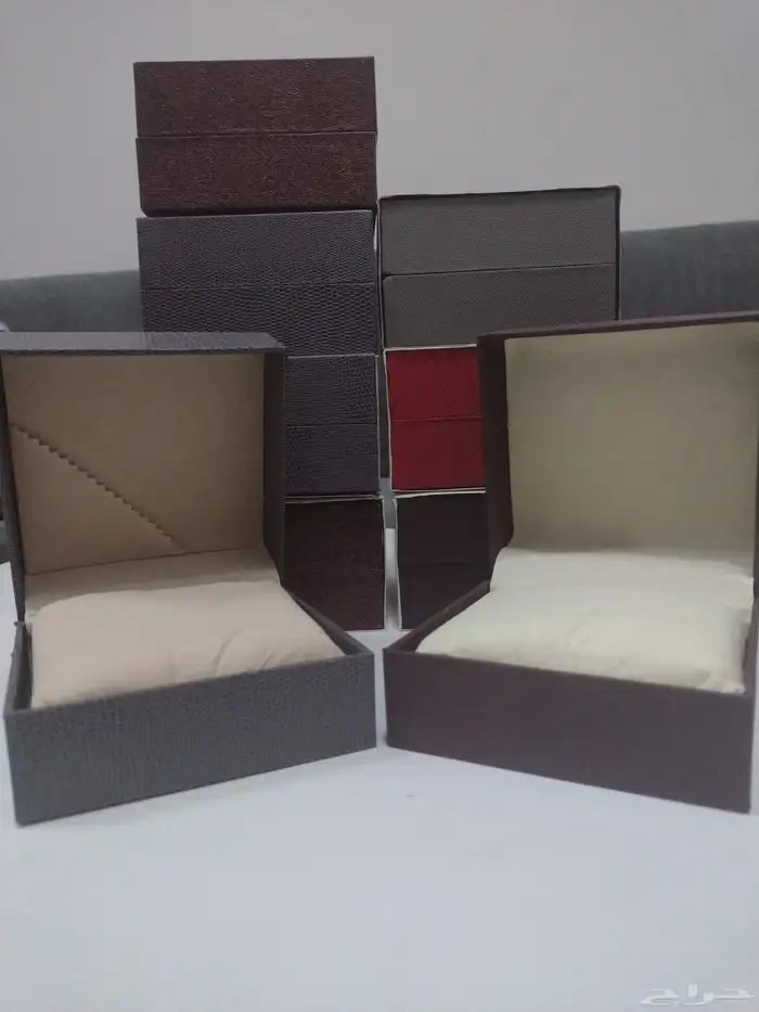 علب ساعات فخمة بيع مستعجل 1