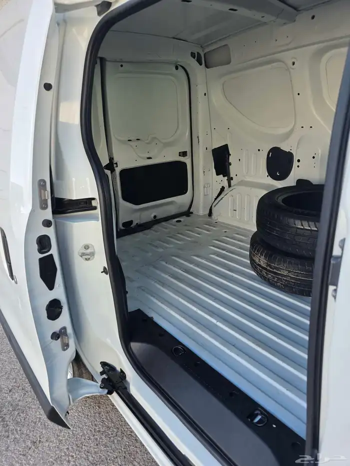 رينو دوكر فان 2022 حبتين نضيف بنزين 6