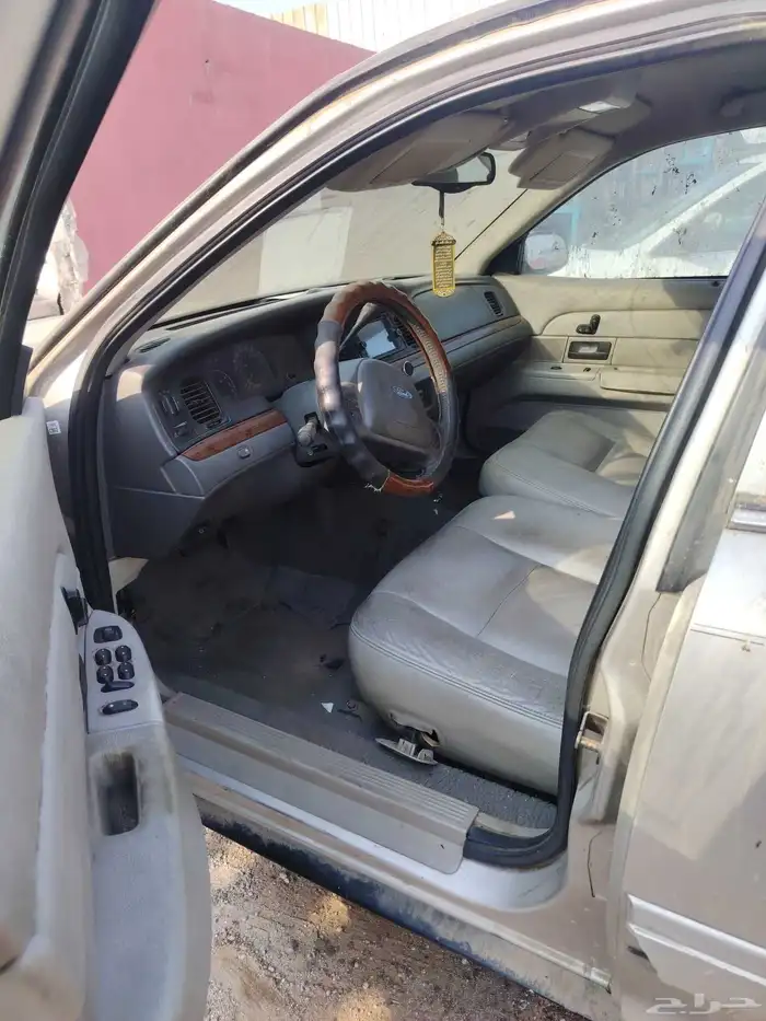 فورد فكتوريا من 2000 لين 2011 موجود جميع قطع غيار فقط 187 5