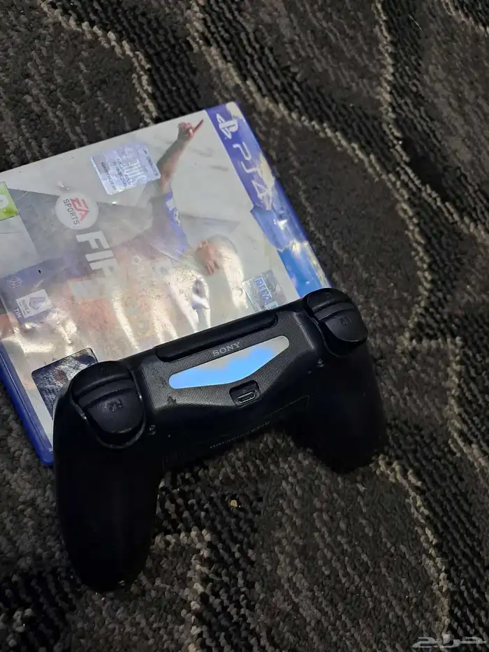 يد سوني 4 اصليه وشريط فيفا 23 1