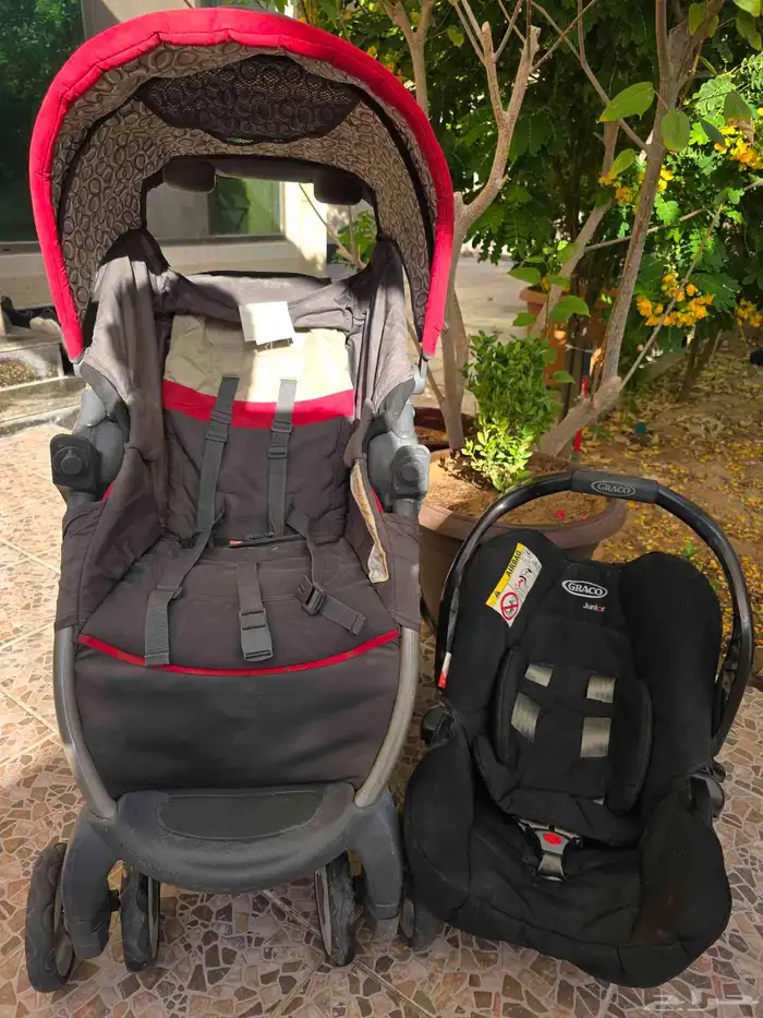 كرسي وعربة أطفال ممتازة 0