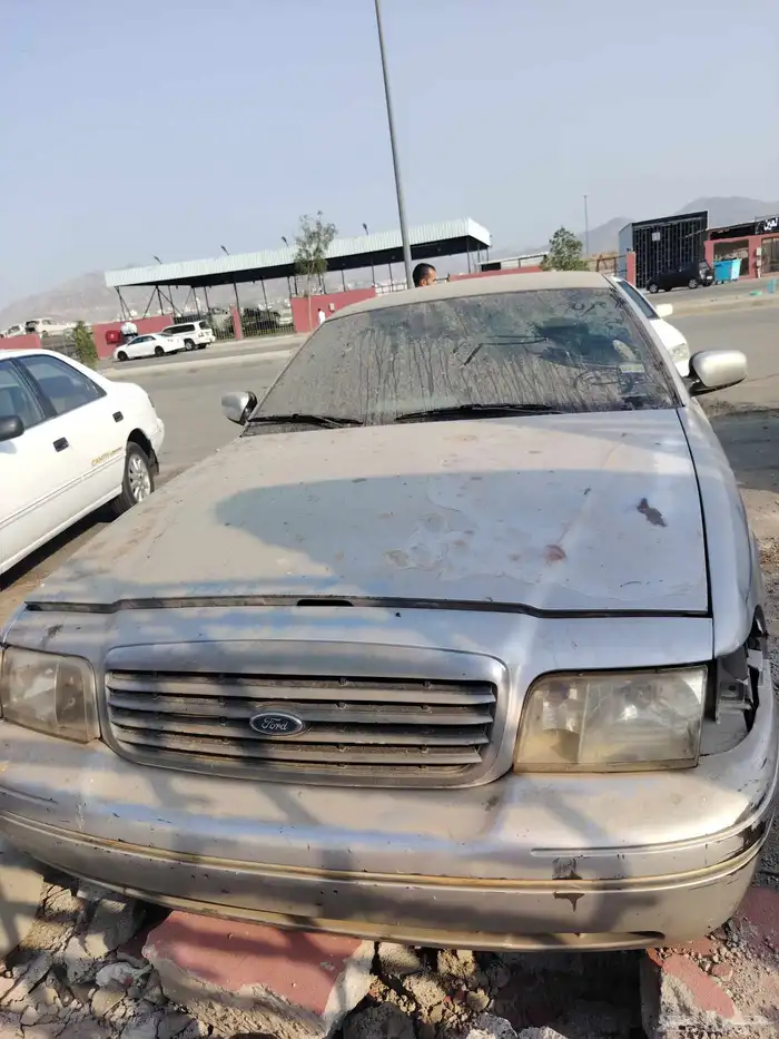 فورد فكتوريا من 2000 لين 2011 موجود جميع قطع غيار فقط 187 4