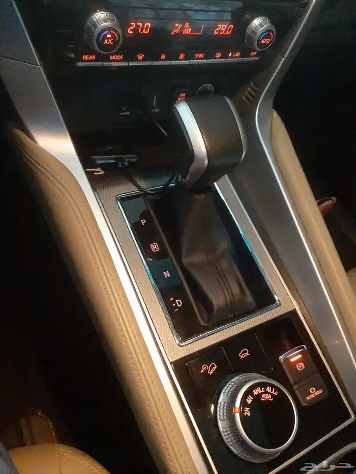 مستوبيشي مونتيرو موديل 2023 ديزل فل كامل للبيع 6