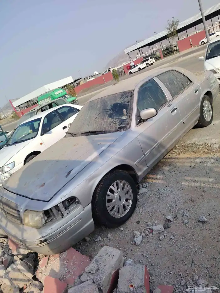 فورد فكتوريا من 2000 لين 2011 موجود جميع قطع غيار فقط 187 0